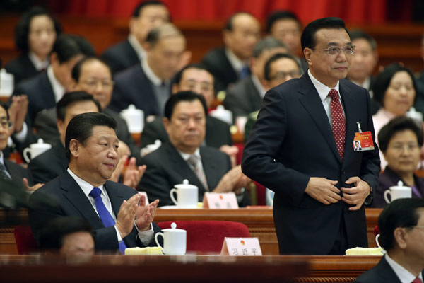 Premier Li Keqiang prepares to deliver the Government Work Report at the opening meeting of the NPC's annual session in Beijing on Thursday, watched by President Xi Jinping. [Photo by Wu Zhiyi / China Daily]