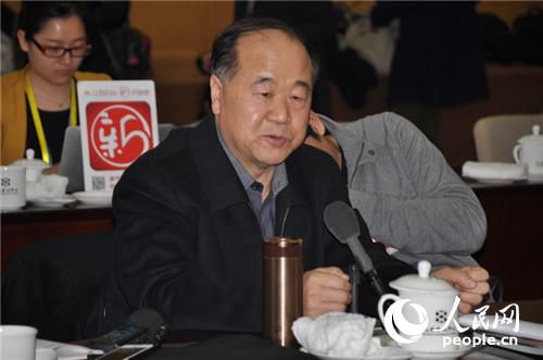 Mo Yan gives a speech at the annual session of the CCPCC. [Photo/people.cn]