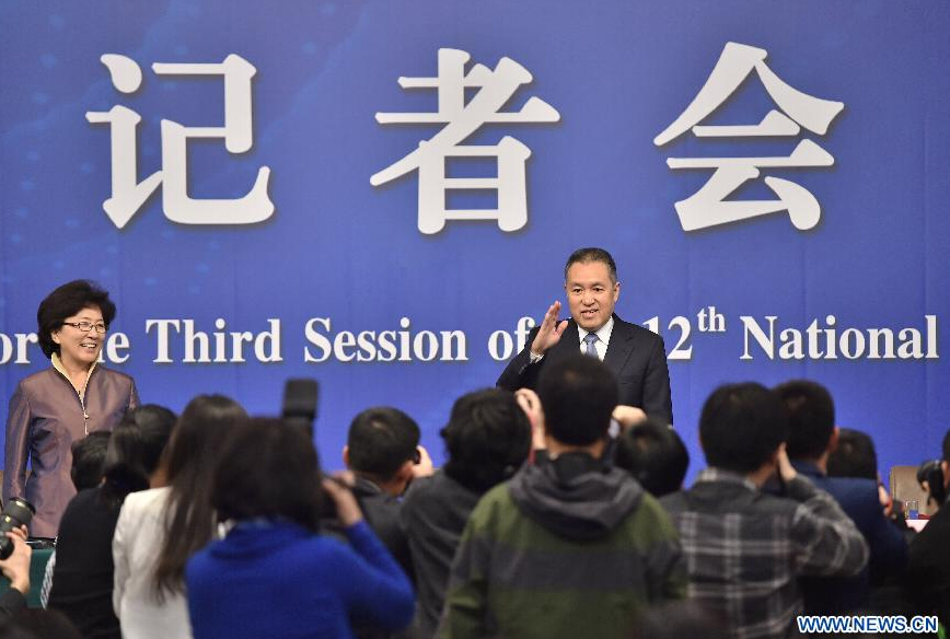 Zhang Mao(back, R), minister of the State Administration for Industry and Commerce (SAIC), arrives for a press conference during the third session of China's 12th China's National People's Congress (NPC) in Beijing, capital of China, March 9, 2015. (Xinhua/Li Xin) 
