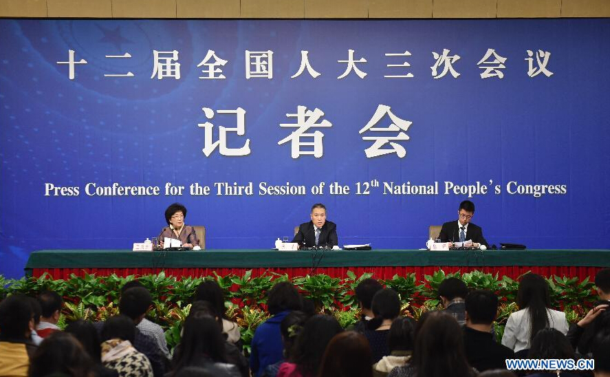 Zhang Mao(back, C), minister of the State Administration for Industry and Commerce (SAIC), gives a press conference during the third session of China's 12th China's National People's Congress (NPC) in Beijing, capital of China, March 9, 2015. (Xinhua/Li Ran)