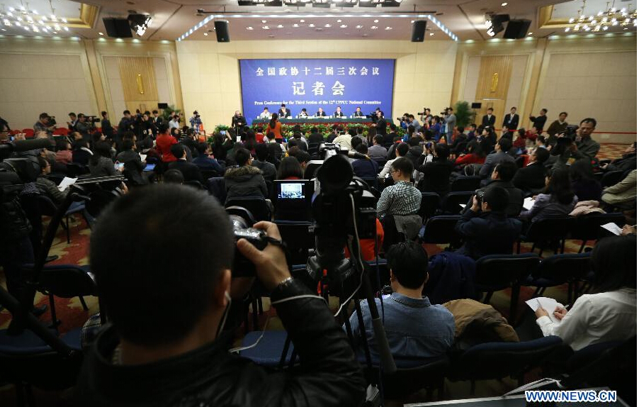 Chen Huifeng, Zhou Hanmin, Tang Xiaoqing, Wang Junfeng, Yao Ming, members of the 12th National Committee of the Chinese People's Political Consultative Conference (CPPCC), give a press conference on consultative democracy during the third session of the 12th CPPCC National Committee in Beijing, capital of China, March 9, 2015. (Xinhua/Cai Yang)