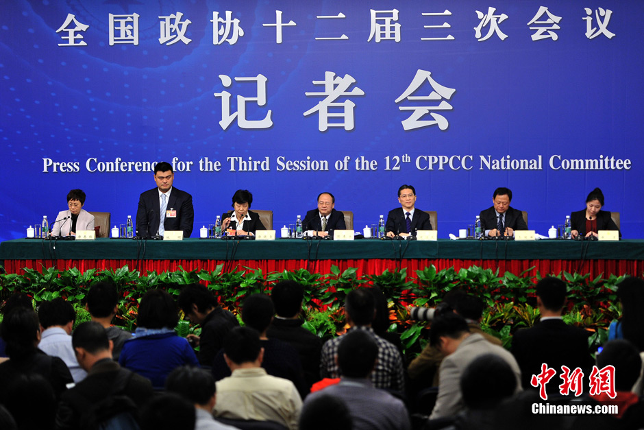 Yao Ming attends a press conference with others for China's top political advisory body in Beijing. [Photo: Chinanews.com] 