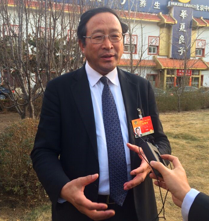 Chen Zhangliang, a member of the 12th National Committee of the Chinese People's Political Consultative Conference, talks to reporters in Beijing on March 9, 2015. [China.org.cn] 