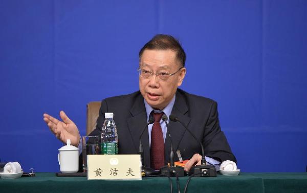 Huang Jiefu, head of the country's human organ donation and transplant committee, speaks at a press conference on the sidelines of the annual session of the National Committee of the Chinese People's Political Consultative Conference (CPPCC) in Beijing, March 11, 2015. [Photo/Xinhua]