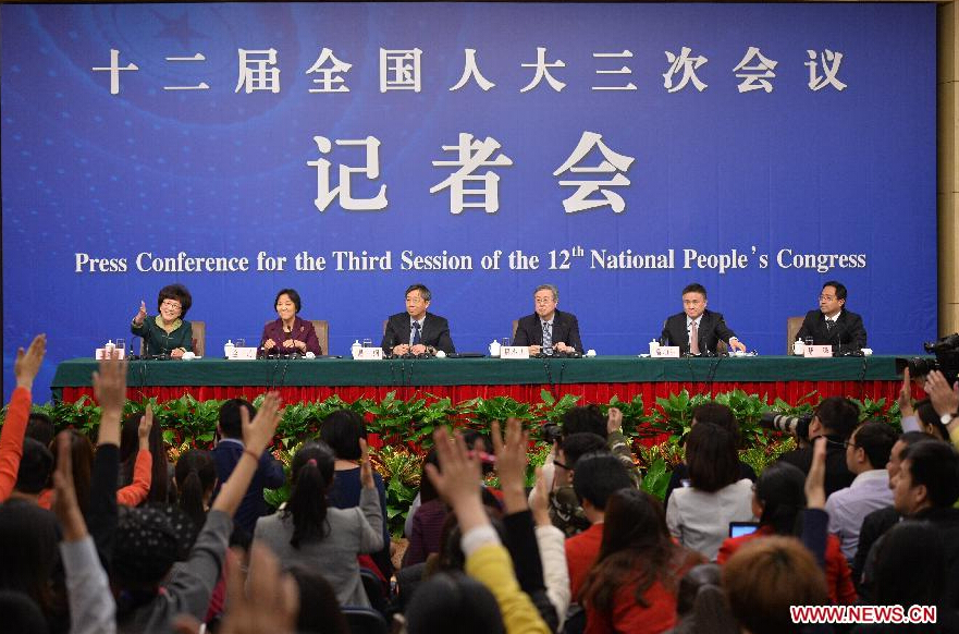 Zhou Xiaochuan (3rd R), governor of the People's Bank of China and his two deputies, Yi Gang (3rd L) and Pan Gongsheng (2nd R), as well as Jin Qi (2nd L), chairperson of the board of the Silk Road Fund, give a press conference for the third session of the 12th National People's Congress (NPC)on financial reform in Beijing, capital of China, March 12, 2015. (Xinhua/Li Xin) 
