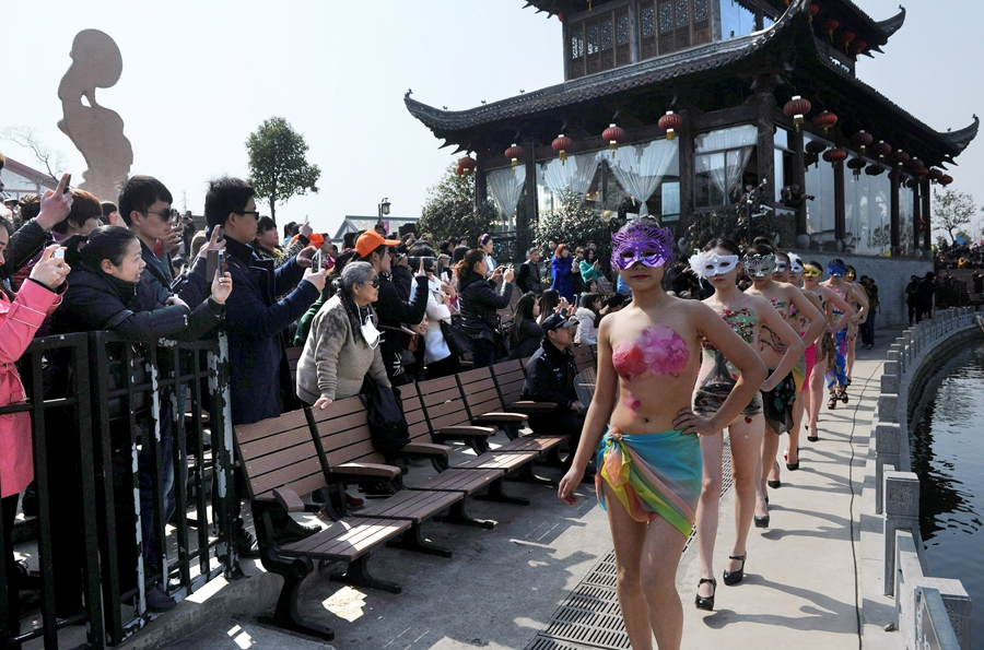 Hefei cherry blossom festival features nude body paintings 