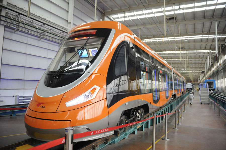 The world's first tram powered by hydrogen energy rolls off the production line at a CSR Qingdao Sifang Co plant in Qingdao, Shandong province. This is the first time that hydrogen energy has been applied in the tram manufacturing. China has also become the first country worldwide to possess the technology to make hydrogen-fueled streetcars. (Photo/Xinhua)