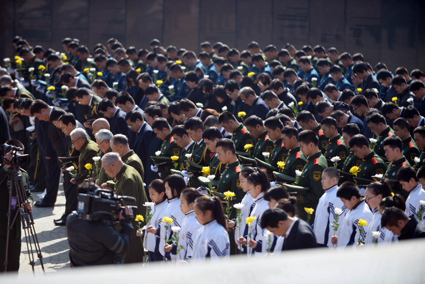 Remains of 68 Chinese soldiers killed in the 1950-53 Korean War were reburied in northeast China after they were excavated and returned from the Republic of Korea (ROK). A grand ceremony was held March 21, 2015 at Martyrs&apos; Park in Shenyang, capital city of Liaoning Province. It was attended by veterans, relatives of the soldiers and representatives from all walks of life. [Photo/Xinhua] 