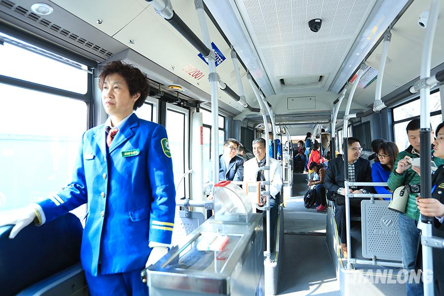 北京巨无霸电动公交车正式载客