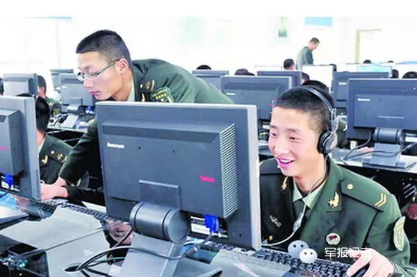 Soldiers of the Chinese army use computers in this undated file photo. [Photo/PLA Daily]