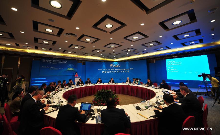 Participants attend a roundtable discussion with the theme of 'Building the Silk Road Consensus' during the 2015 Boao Forum for Asia (BFA) in Boao, south China's Hainan Province, March 26, 2015. 