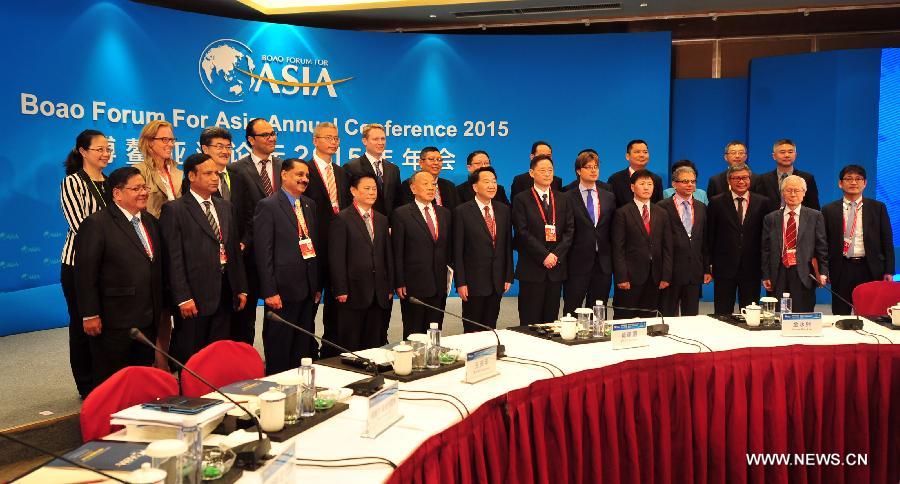 Participants attending a roundtable discussion with the theme of 'Building the Silk Road Consensus' pose for a group photo during the 2015 Boao Forum for Asia (BFA) in Boao, south China's Hainan Province, March 26, 2015. 