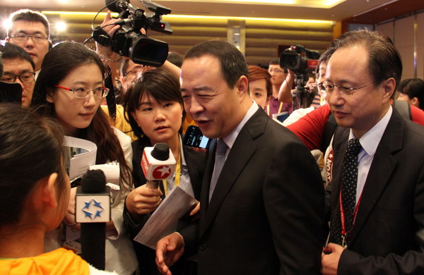 Mao Chaofeng, vice-governor of Hainan province, said that the tourism island will continue to ease its duty-free policy and bring in tourism professionals to develop the area into an international destination. Huang Yiming / China Daily
