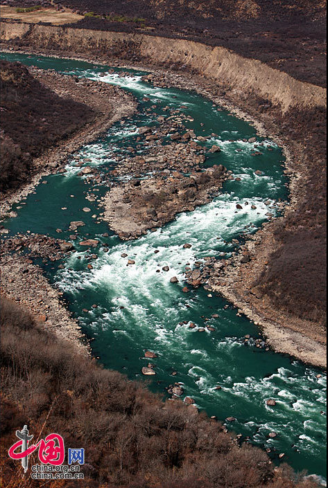 Stretching for more than 2,900 kilometers and as the river at the highest altitude in the world, the Yarlung Zangbo River is located in southwest China's Tibet Autonomous Region. The river is sourced in the Gyaimanezong Glacier in Zongba County, which is in the northern foothills of the Himalayas. It flows from west to east across the southern section of the Tibetan Plateau. [China.org.cn]