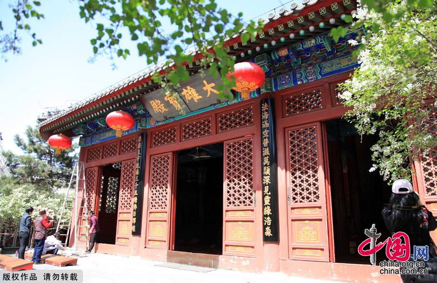 Situated south of Jiaozi Alley outside Xuanwumen, Fayuan Temple is the oldest ancient Buddhist temple in Beijing. It also houses the China Buddhist Association, the China Buddhism Institution and the China Buddhism Library and Relic Center, thus serving as an important venue for nurturing young monks and Buddhist research. [China.org.cn]