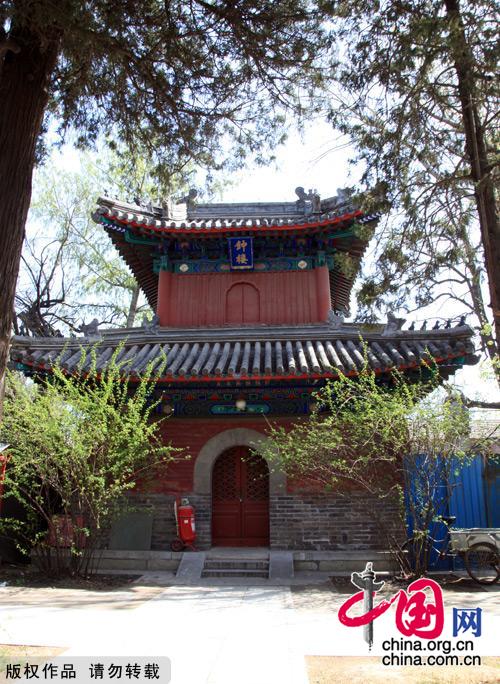 Situated south of Jiaozi Alley outside Xuanwumen, Fayuan Temple is the oldest ancient Buddhist temple in Beijing. It also houses the China Buddhist Association, the China Buddhism Institution and the China Buddhism Library and Relic Center, thus serving as an important venue for nurturing young monks and Buddhist research. [China.org.cn]