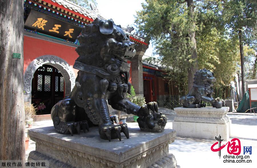 Situated south of Jiaozi Alley outside Xuanwumen, Fayuan Temple is the oldest ancient Buddhist temple in Beijing. It also houses the China Buddhist Association, the China Buddhism Institution and the China Buddhism Library and Relic Center, thus serving as an important venue for nurturing young monks and Buddhist research. [China.org.cn]