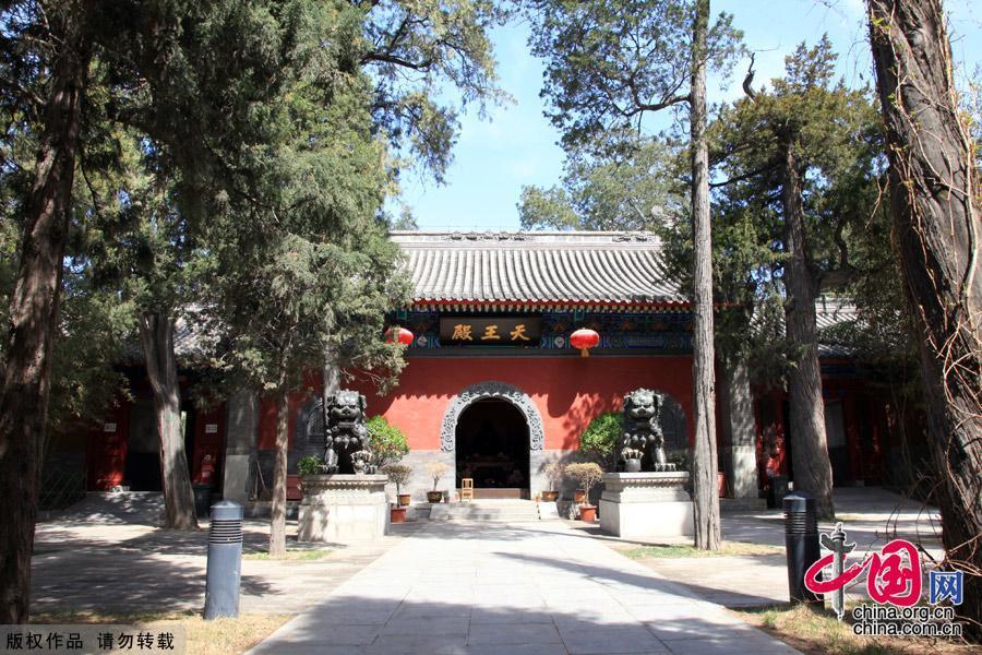 Situated south of Jiaozi Alley outside Xuanwumen, Fayuan Temple is the oldest ancient Buddhist temple in Beijing. It also houses the China Buddhist Association, the China Buddhism Institution and the China Buddhism Library and Relic Center, thus serving as an important venue for nurturing young monks and Buddhist research. [China.org.cn]