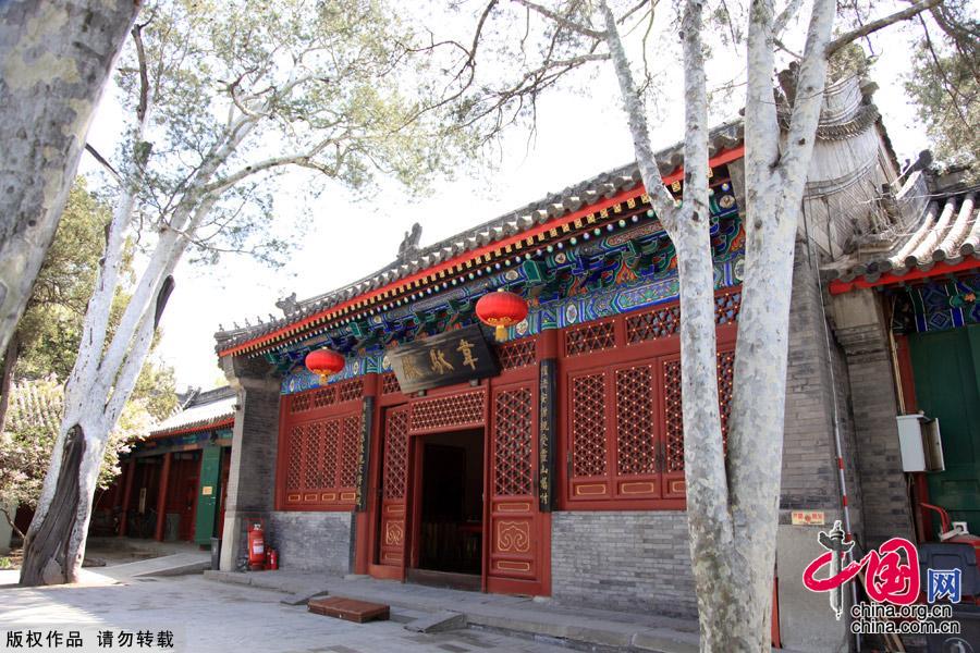 Situated south of Jiaozi Alley outside Xuanwumen, Fayuan Temple is the oldest ancient Buddhist temple in Beijing. It also houses the China Buddhist Association, the China Buddhism Institution and the China Buddhism Library and Relic Center, thus serving as an important venue for nurturing young monks and Buddhist research. [China.org.cn]