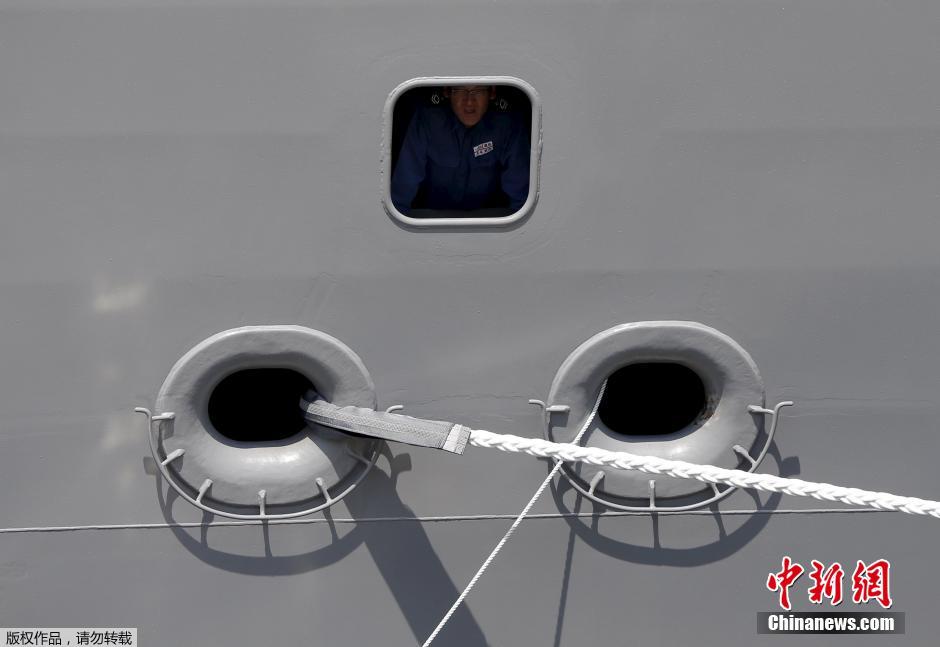 The Izumo helicopter carrier of Japan's Maritime Self-Defense Force (JMSDF) is seen in Yokosuka, Japan, March 31, 2015. [Photo/Chinanews.com] 