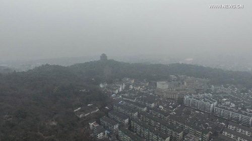 Aerial photo taken on Jan. 26, 2015 shows the fog-shrouded downtown Hangzhou, capital of east China's Zhejiang Province. The city's Air Quality Index (AQI) reading at 14 p.m. Monday was 258. Many parts of the province issued yellow and orange alert for smog Monday.