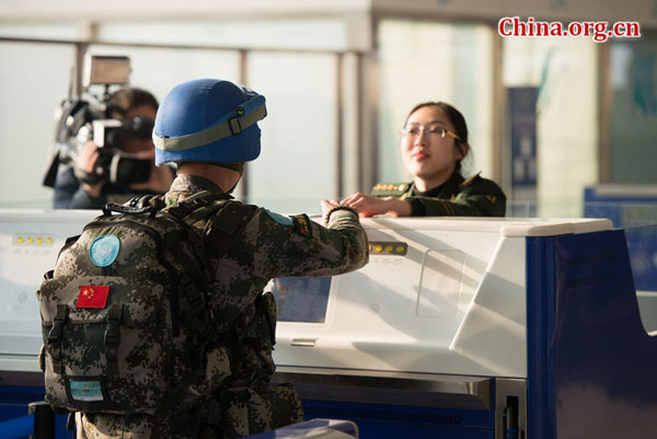 Soldiers in the infantry battalion being dispatched to South Sudan for a U.N. peacekeeping mission go through identity and personal security checks before boarding the plane at Jinan Yaoqiang International Airport on Tuesday, April 7, 2015. [Photo by Chen Boyuan / China.org.cn]