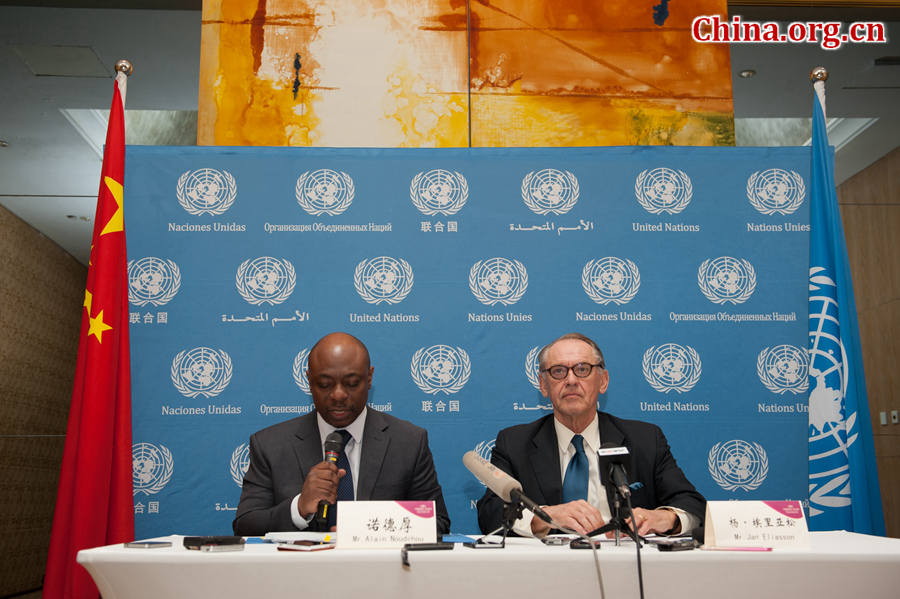 UN Deputy Secretary General Jan Eliasson (R) and Alain Noudéhou, UN Country Coordinator in China, host a press conference on Thursday, April 9, 2015, following the joint launch event for the new Chinese webiste of the United Nations. [Photo by Chen Boyuan / China.org.cn]