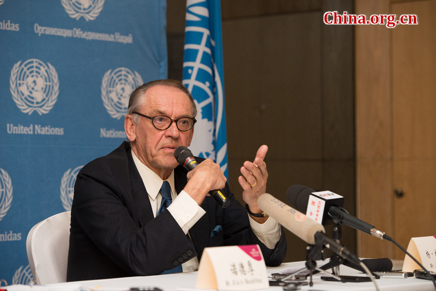 UN Deputy Secretary General Jan Eliasson takes questions at a press conference on Thursday, April 9, 2015, following the joint launch event for the new Chinese webiste of the United Nations. [Photo by Chen Boyuan / China.org.cn]