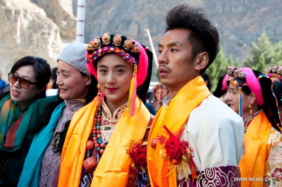 藏族婚纱照_藏族婚纱照摄影作品(2)