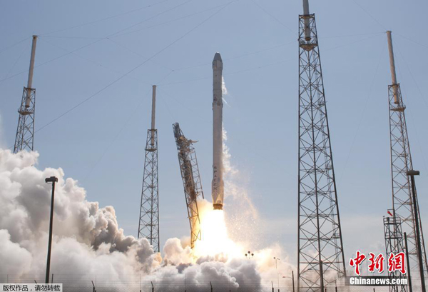 SpaceX, a private U.S. firm, on Tuesday afternoon launched its sixth cargo mission to the International Space Station, while failing another attempt to land the spent first stage of its Falcon 9 rocket on a ship in the Atlantic Ocean. [Photo/Chinanews.com]