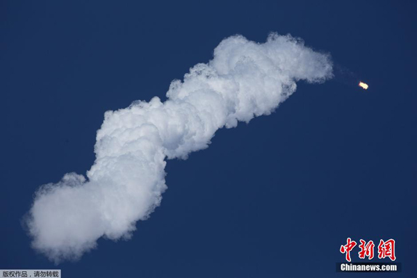 SpaceX, a private U.S. firm, on Tuesday afternoon launched its sixth cargo mission to the International Space Station, while failing another attempt to land the spent first stage of its Falcon 9 rocket on a ship in the Atlantic Ocean. [Photo/Chinanews.com]