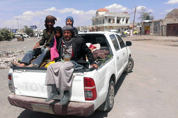 Yemenis flee the capital Sana'a with their families and few possessions. The United Nations Security Council Tuesday approved an arms embargo against the rebel group's leadership and demanded that all parties refrain from unilateral actions that could undermine the country's UN-facilitated political transition.[Photo/IRIN]