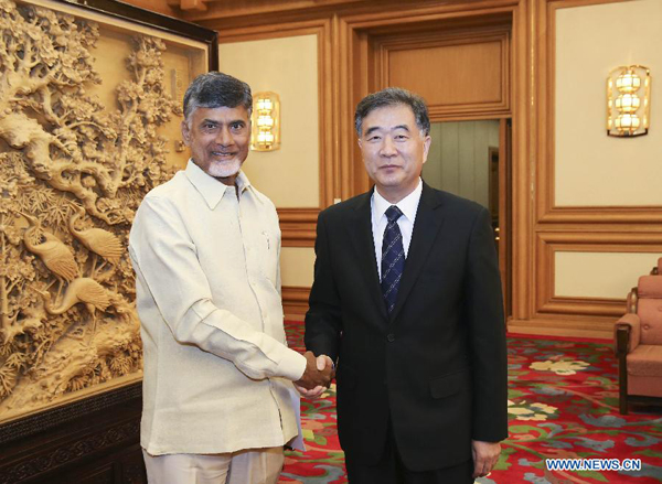 Chinese Vice Premier Wang Yang (R) meets with Nara Chandrababu Naidu, chief minister of Andhra Pradesh and President of Telugu Desam Party (TDP), in Beijing, capital of China, April 13, 2015. [Photo/Xinhua]