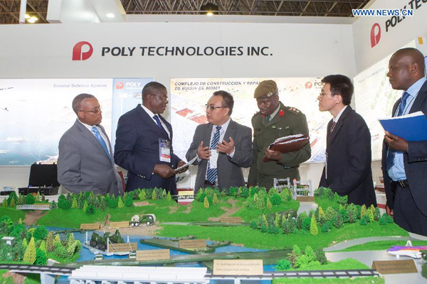 Brazilian visitors talk to Chinese exhibitors from China's Poly Technologies at the 2015 Latin America Aerospace and Defence (LAAD) international exhibition in Rio de Janeiro, Brazil, April 14, 2015. Chinese military products ranging from warships and missiles to computer equipment are showcasing at Latin America's most important defense and security expo in Rio de Janeiro. [Photo/Xinhua]