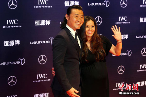 Li Na (R) and her husband Jiang Shan (L) at the Shanghai Grand Theatre prior to the Laureus World Sports Awards on April 15, 2015 in Shanghai, China. [chinanews.com]