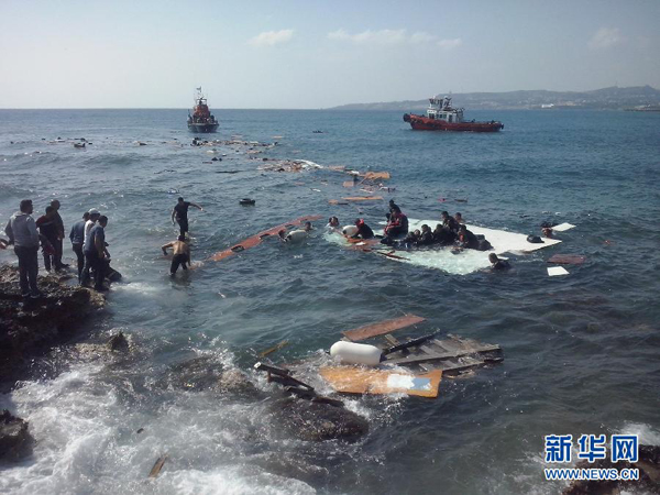 A man, a woman and a toddler drowned on Monday and 90 other undocumented migrants and refugees were rescued as the vessel carrying them sank off the coast of Rhodes island in southeastern Aegean Sea, according to the latest official countdown by Greece's Coast Guard. [Photo/Xinhua]