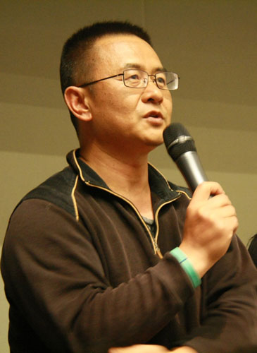 《棉花》导演周浩希望观众能关注片中人物和不同群体的生活.[中国网]