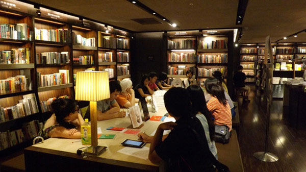 24-hour Beijing bookstore proves popular - Chi