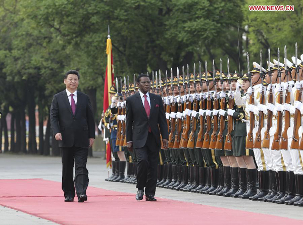 Chinese President Xi Jinping (L) holds a welcoming ceremony for President Teodoro Obiang Nguema Mbasogo of the Republic of Equatorial Guinea before their talks in Beijing, capital of China, April 28, 2015. [Photo/Xinhua]