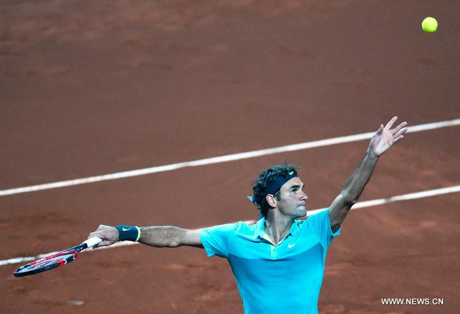Roger Federer of Switzerland serves during his second round match against Jarkko Nieminen of Finland at ATP World Tour Istanbul Open in Istanbul, Turkey, on April 29, 2015. Roger Federer won 2-0. [Xinhua]