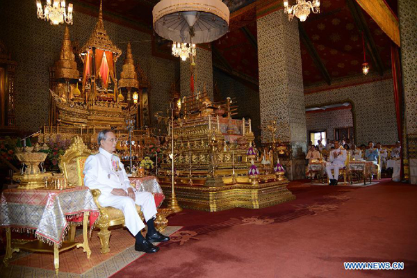 Thai King Bhumibol Adulyadej (L) attends a ceremony commemorating the 65th anniversary of his coronation at the Grand Palace in Bangkok, Thailand, May 5, 2015. This marked a rare public appearance the world's longest reigning monarch has made since late last year. [Photo/Xinhua]
