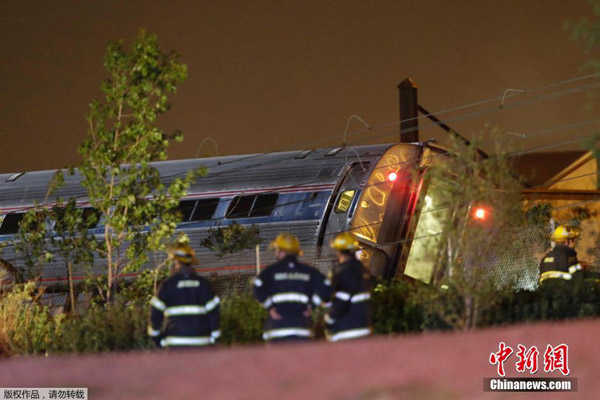 At least 5 people were killed in a passenger train derailment in Philadelphia, U.S., city mayor Michael Nutter said Tuesday. [Photo/Chinanews.com]