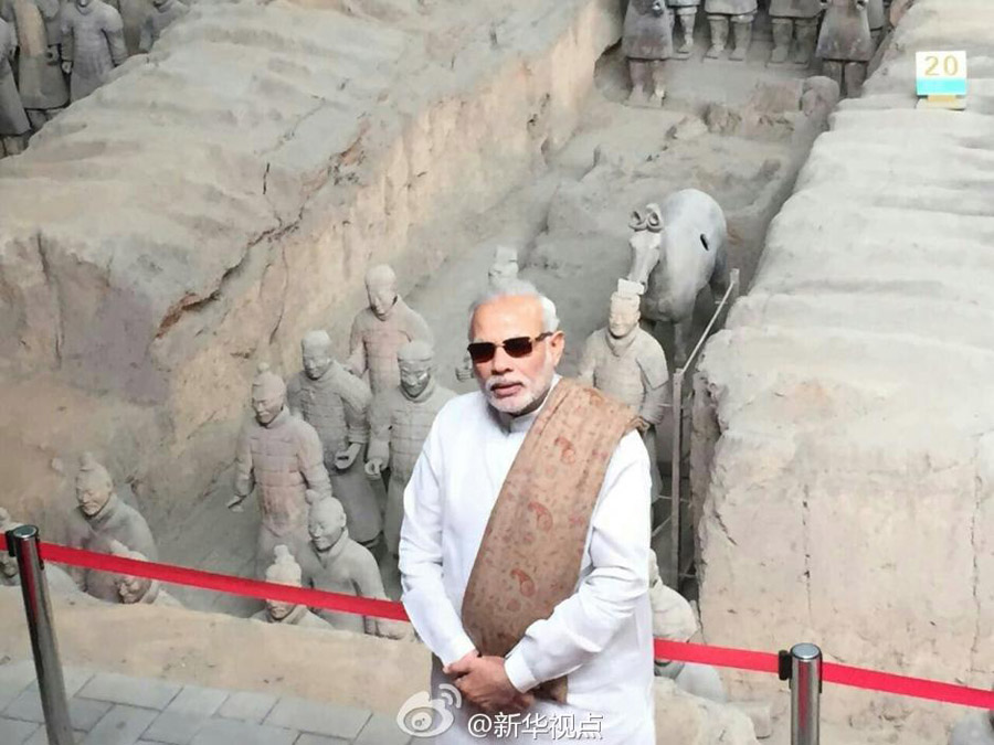 Indian Prime Minister Narendra Modi visits the Terracota Warriors Museum in Xi'an, capital of northwest China's Shaanxi Province, May 14, 2015. Modi arrived in Xi'an Thursday for an official visit to China. [Photo/Xinhua]