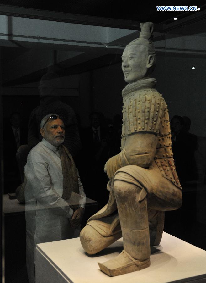 Indian Prime Minister Narendra Modi visits the Emperor Qinshihuang's Mausoleum Site Museum in Xi'an, capital of northwest China's Shaanxi Province, May 14, 2015. Modi arrived here Thursday for an official visit to China. [Photo/Xinhua]