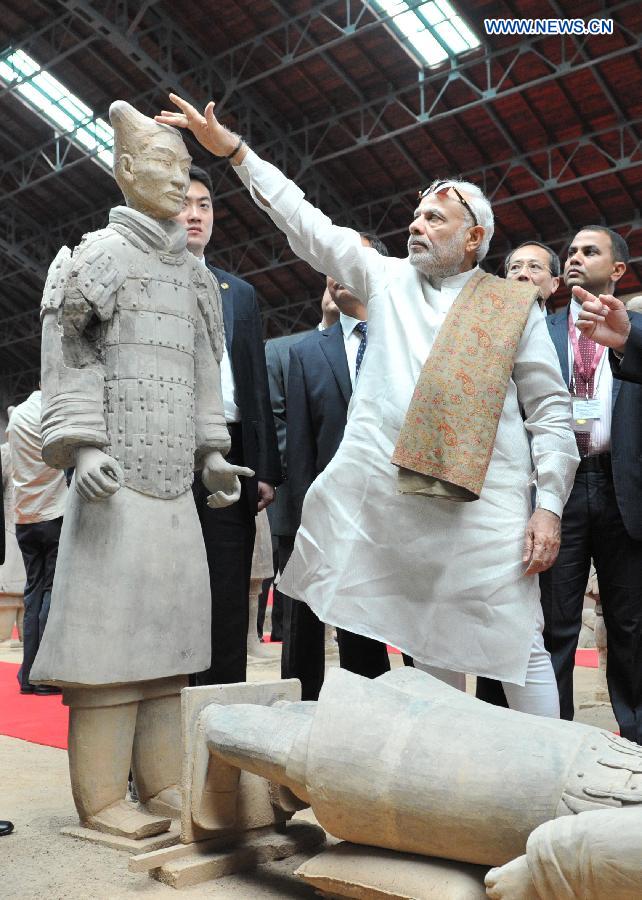 Indian Prime Minister Narendra Modi visits the Emperor Qinshihuang's Mausoleum Site Museum in Xi'an, capital of northwest China's Shaanxi Province, May 14, 2015. Modi arrived here Thursday for an official visit to China. [Photo/Xinhua]