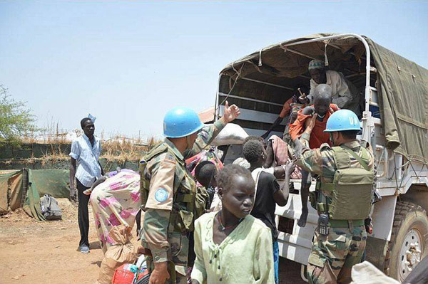 UNMISS Indian Battalion conduct an operation to extract civilians who were stranded during fighting in the Upper Nile State capital Malakal, South Sudan. [Photo: UNMISS/UN Military]