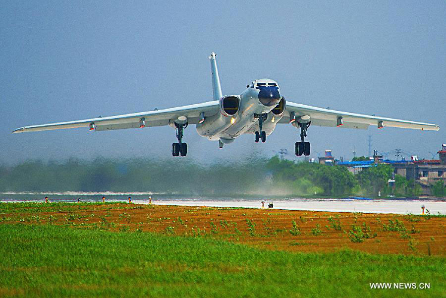 File photo shows a bombardment aircraft of the People's Liberation Army (PLA) Air Force participating in a training. Aircraft of the People's Liberation Army (PLA) Air Force flew over the Miyako Strait for the first time on May 21, 2015 for training in western Pacific, a military spokesperson said. [Photo: Xinhua/Mou Xingguang]