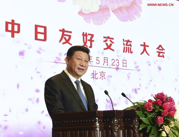 Chinese President Xi Jinping delivers a speech while attending a gathering of more than 3,000 Japanese visitors to support people-to-people exchanges between the two nations in Beijing, capital of China, May 23, 2015. [Photo/Xinhua]