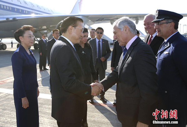 Chinese Premier Li Keqiang arrived in Santiago Sunday for an official visit to Chile, the first South American country with which China forged diplomatic ties and also the first Latin American nation with which China signed a free trade agreement. [Photo/Chinanews.com]