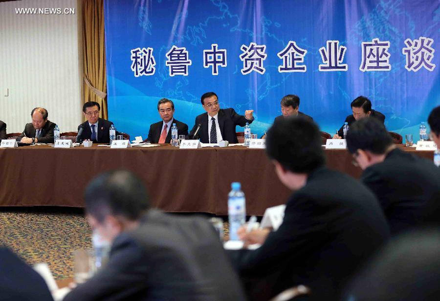 Chinese Premier Li Keqiang (4th L) attends a symposium on Chinese companies in Peru in Lima, capital of Peru, May 23, 2015. [Photo: Xinhua]